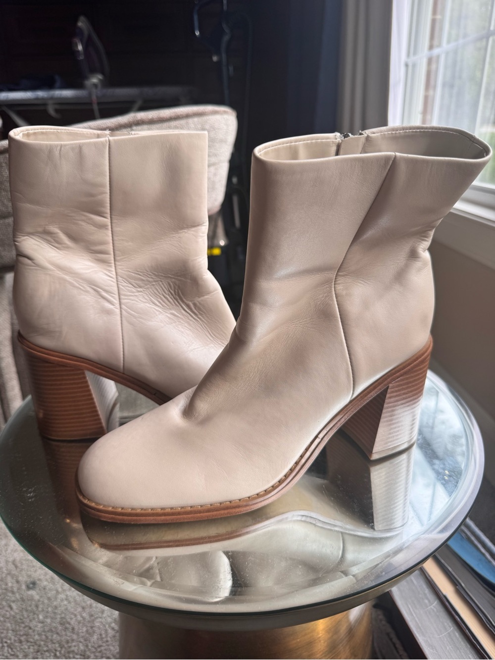 Marc Fisher Cream genuine leather size 11